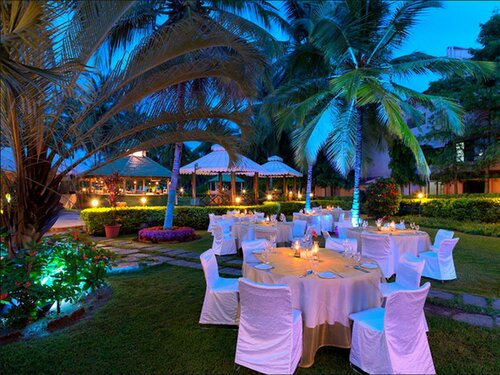 Гостиница Royal Orchid Resort & Convention Centre в Бангалоре