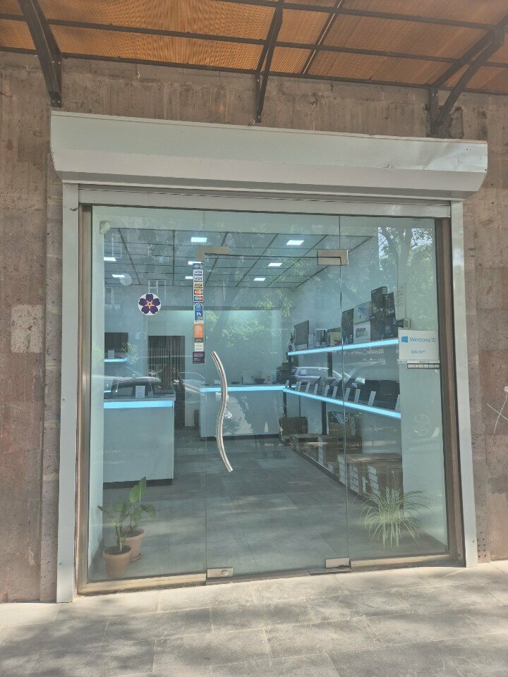Electronics store Slide Comp, Yerevan, photo