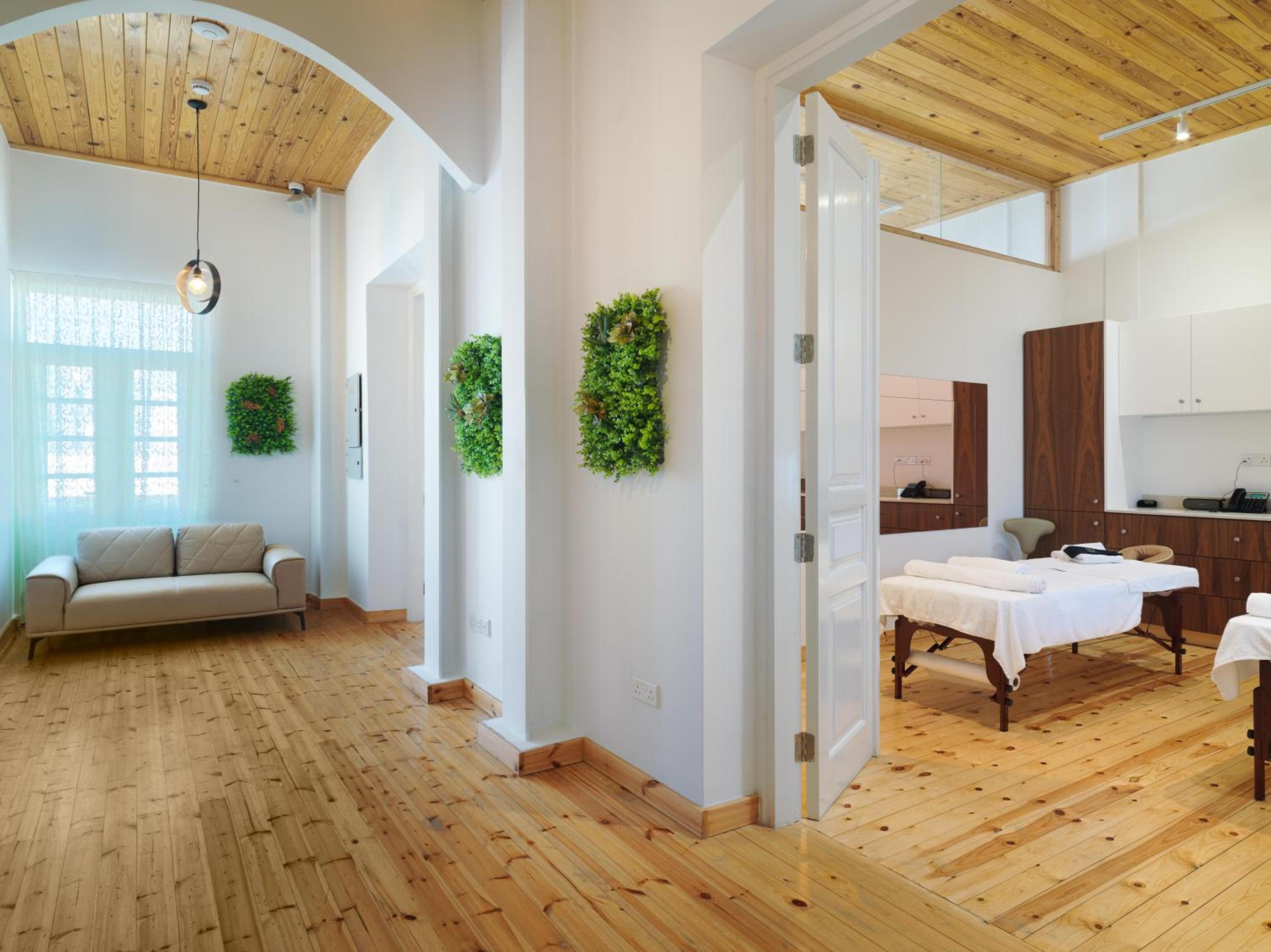 Фото Leonardo Boutique Hotel Larnaca