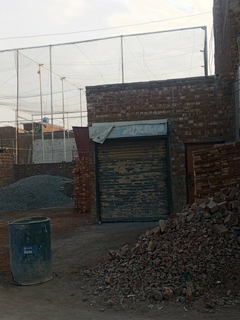 Hardware hypermarket Hajvery building materials, Lahore, photo