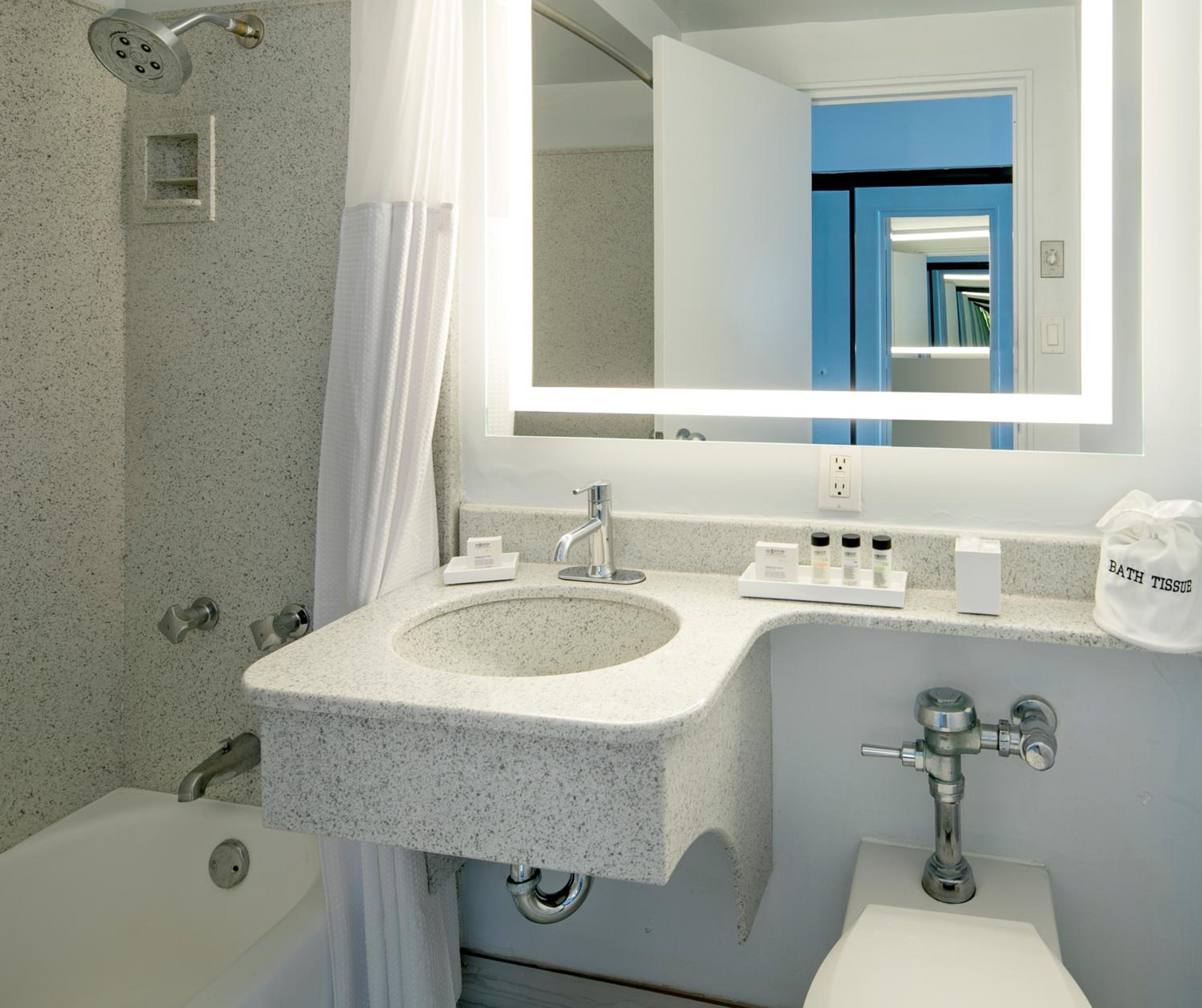 Фото La Jolla Cove Suites