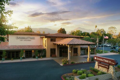 Гостиница DoubleTree by Hilton Claremont в Помоне