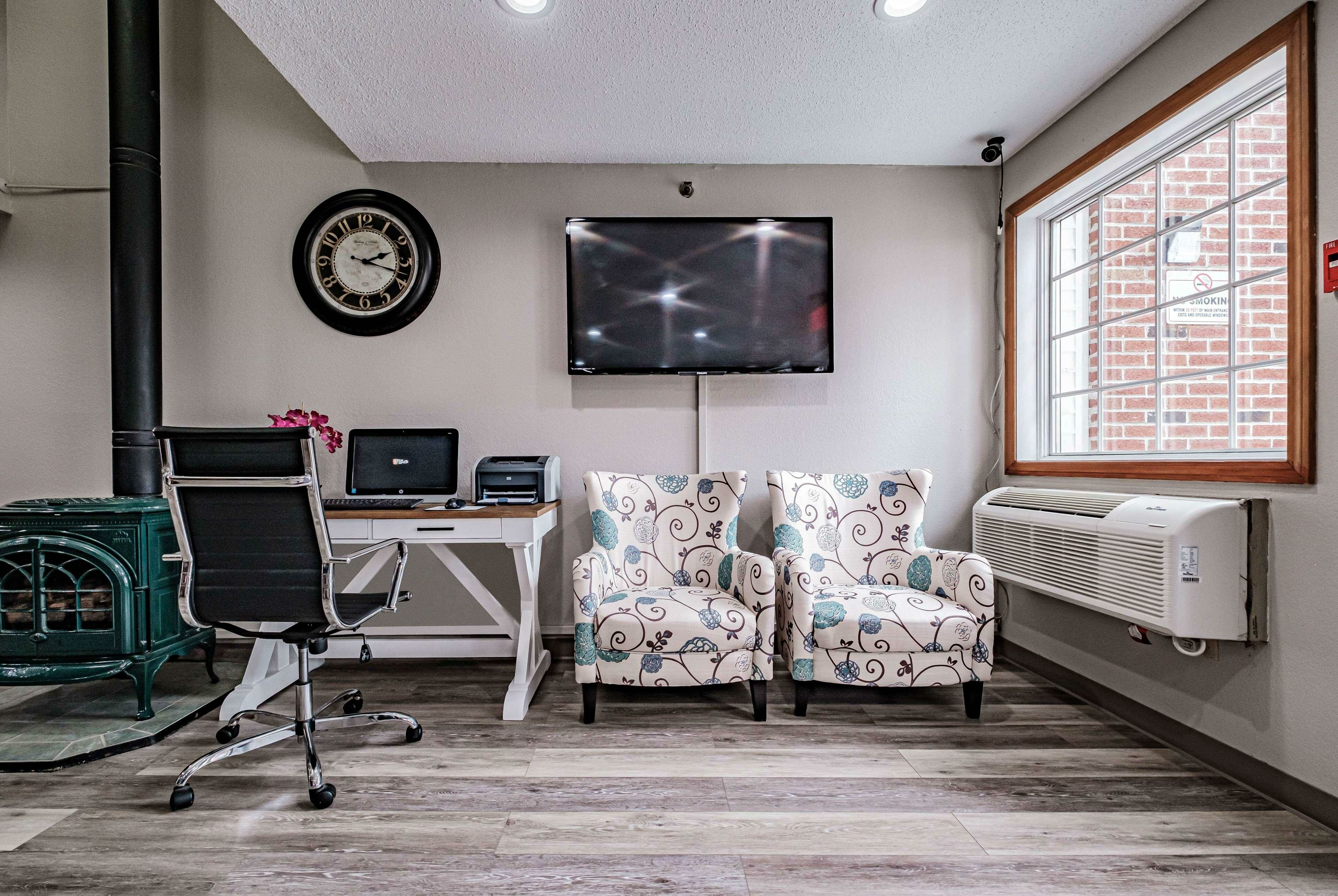 Фото Days Inn by Wyndham Brunswick Bath Area