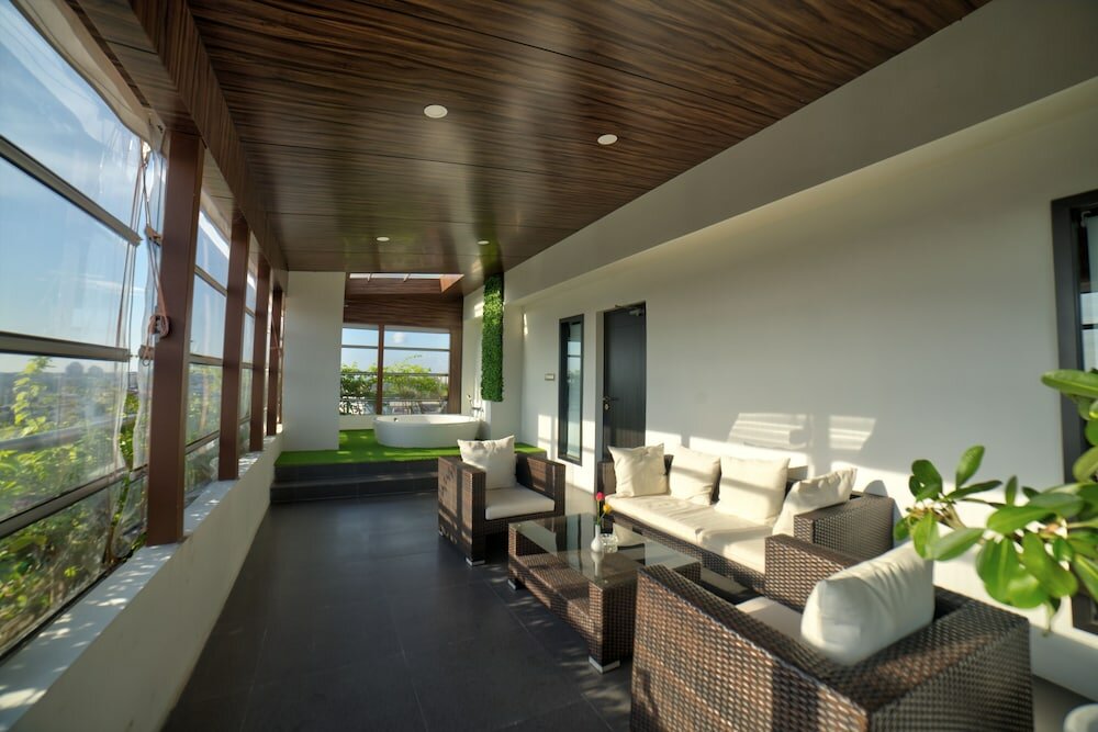 Фото Goldfinch Hotel Mangalore