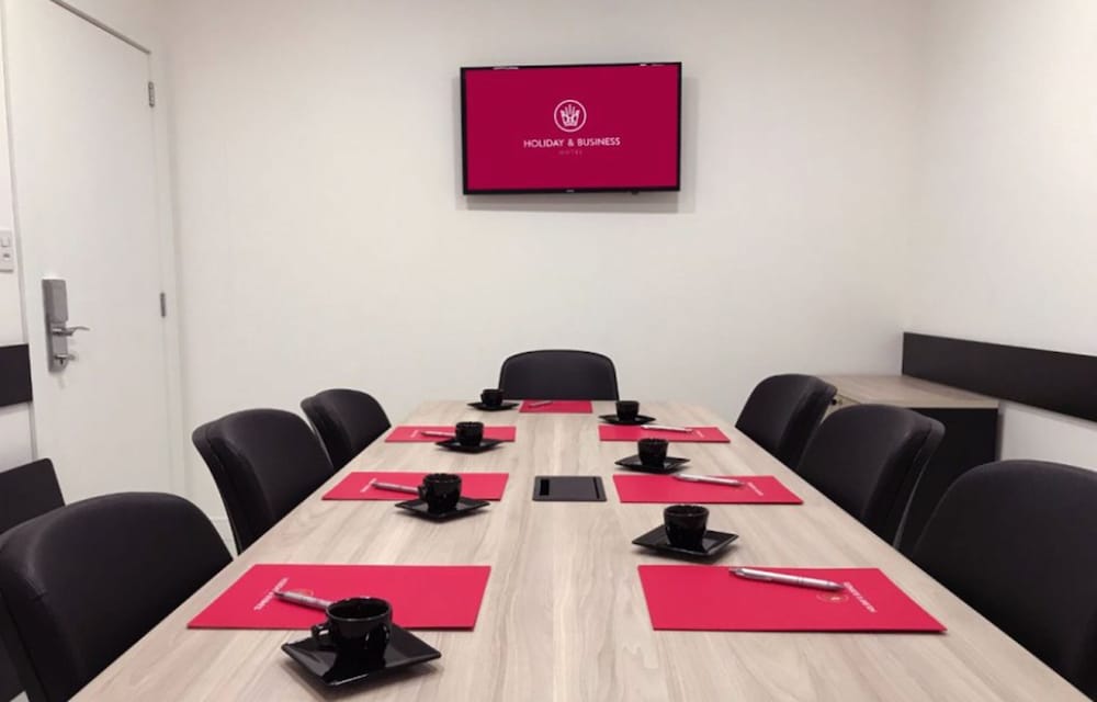 Фото Holiday & Business Hotel - AO lado do Centro de Eventos e Arena Conda