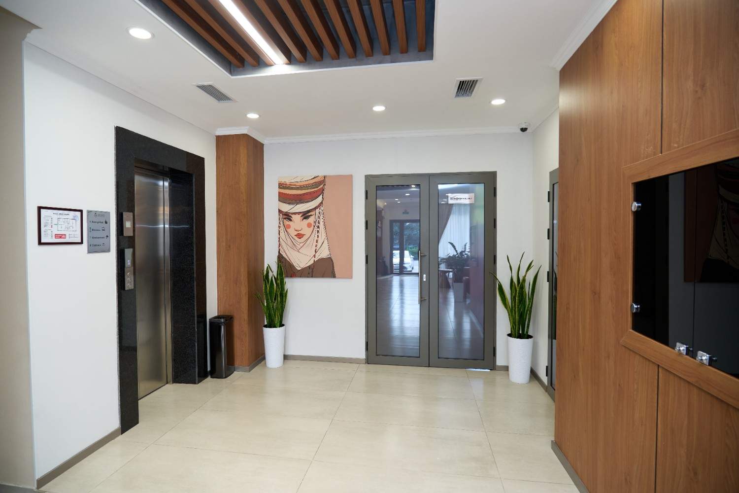 Фото Crown Hotel