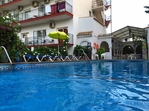 Гостиница Hotel Carmen Teresa в Торремолиносе
