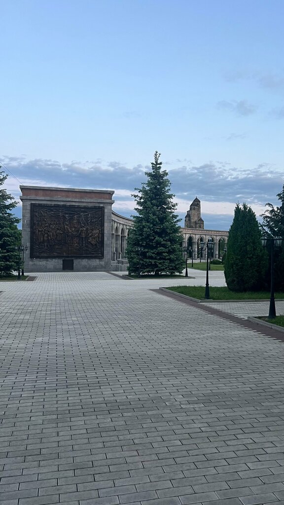 Placa conmemorativa, primera piedra Барельеф Вхождение Ингушетии в состав России, , foto
