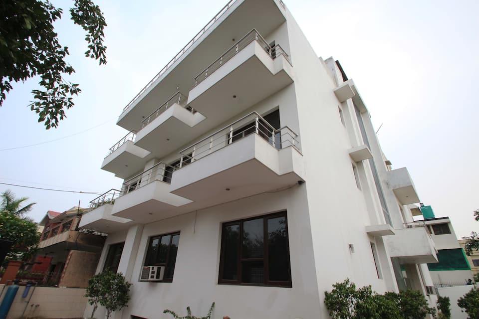 Фото Hollyhocks Residency