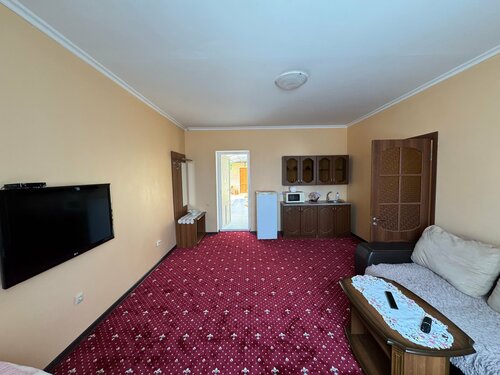 Внешний вид отеля Маленькая Гагра в Голубицкой, фото 2