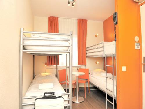 Фото Tourist Inn Budget Hotel - Hostel