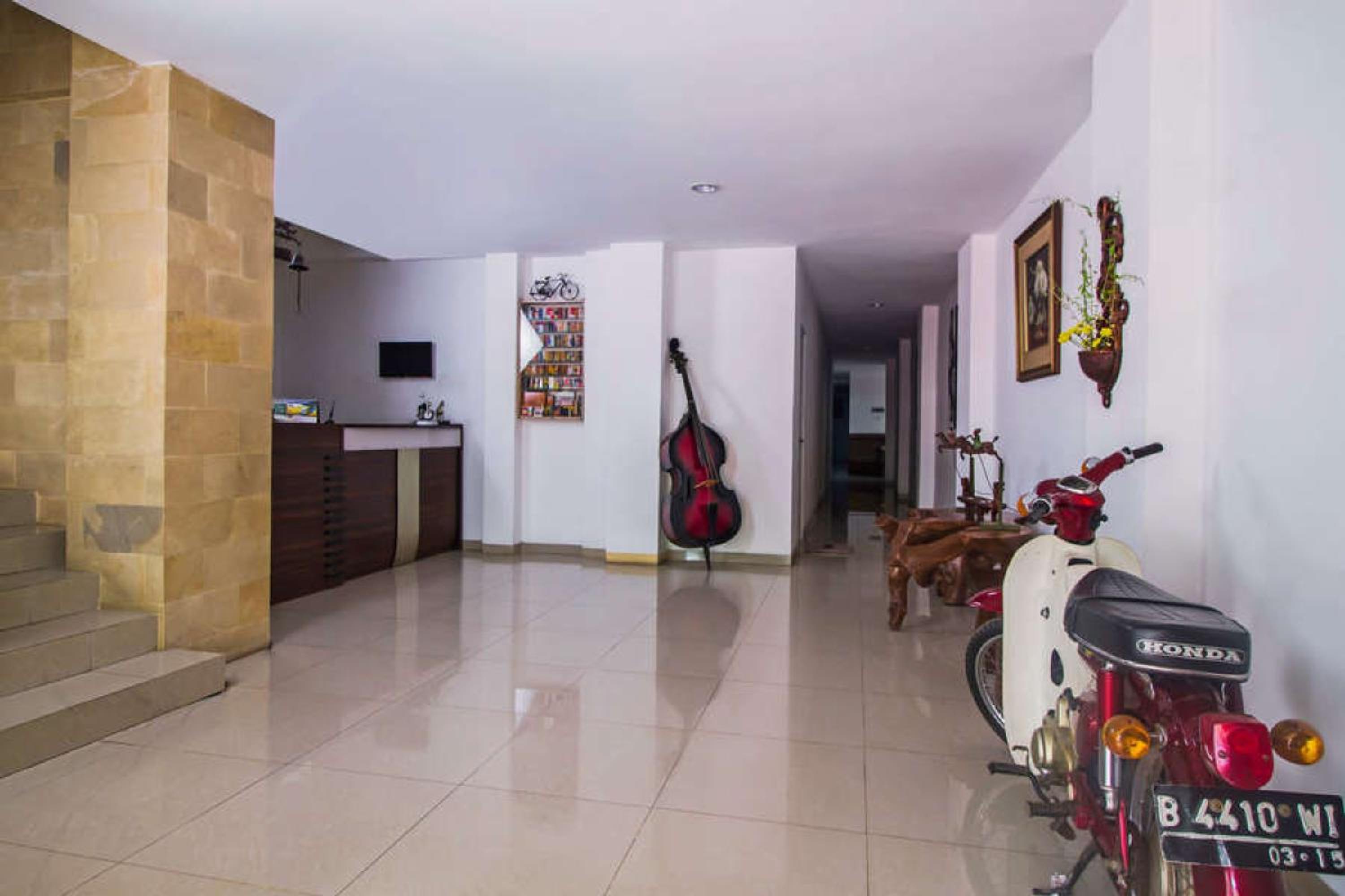 Фото RedDoorz near Cilandak Town Square