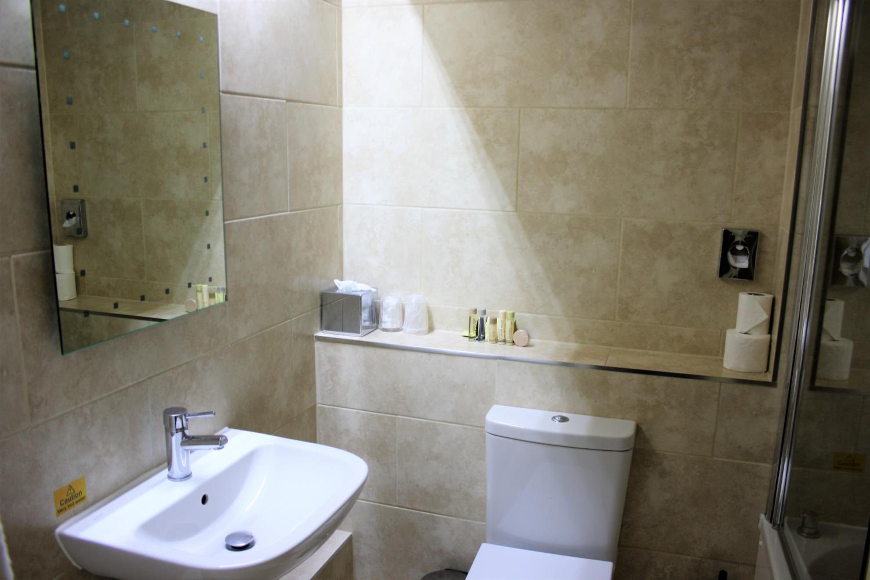 Фото The Canterbury Hotel