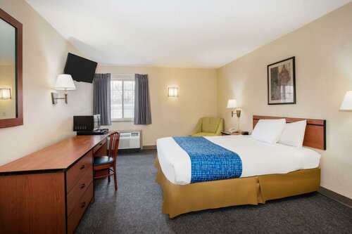 Гостиница Travelodge by Wyndham Colorado Springs Airport/Peterson Afb в Колорадо-Спрингс