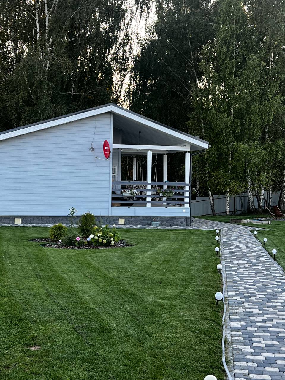 Фото Дом с березками