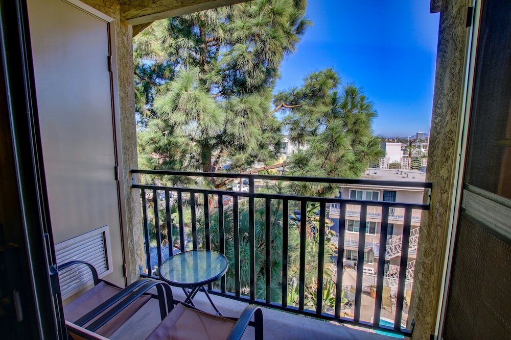 Фото Sunshine Suites at Hillcrest