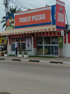 Txully Pizzas (Luanda, Rua do Centro Cultural António Agostinho Neto), pizzeria