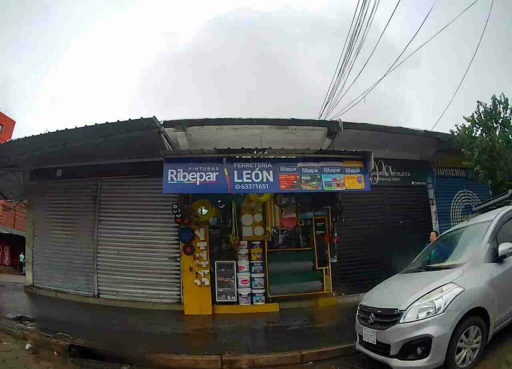 Hardware store Leon Hardware Store, Santa Cruz de la Sierra, photo