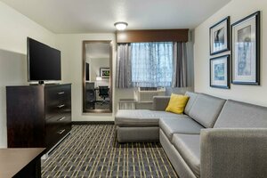Гостиница Comfort Inn & Suites Tigard near Washington Square
