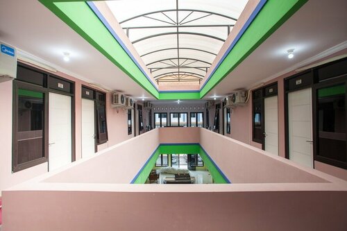 Гостиница RedDoorz Near Petra University 2 в Сурабае