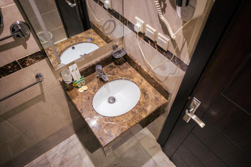 Фото Ebreez Grand Hotel