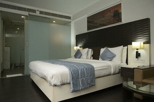 Гостиница Ambar Sarovar Portico