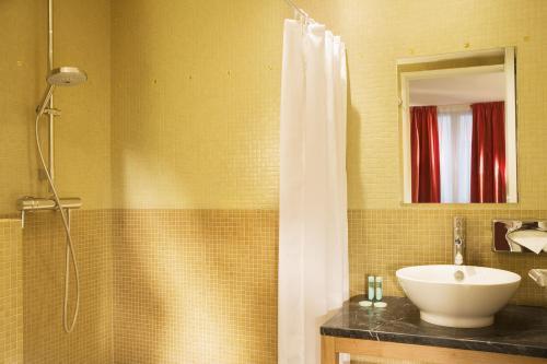 Фото Avalon Hotel Paris Gare du Nord