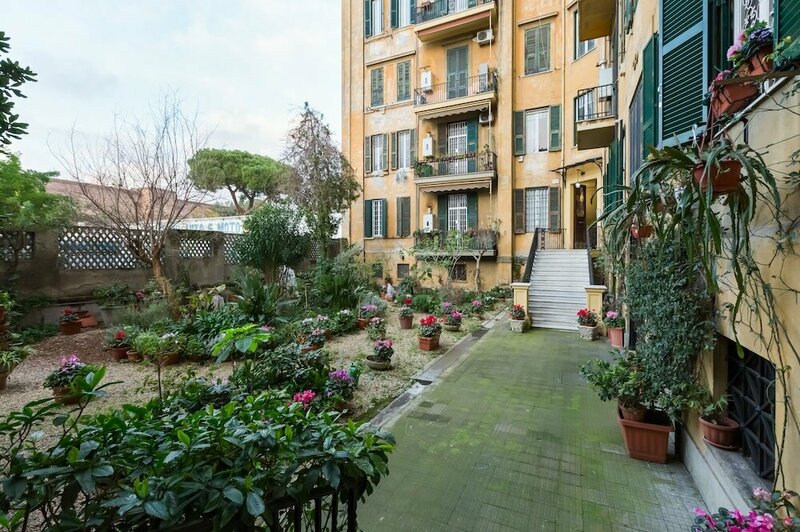 Гостиница Rome Charming Suites в Риме