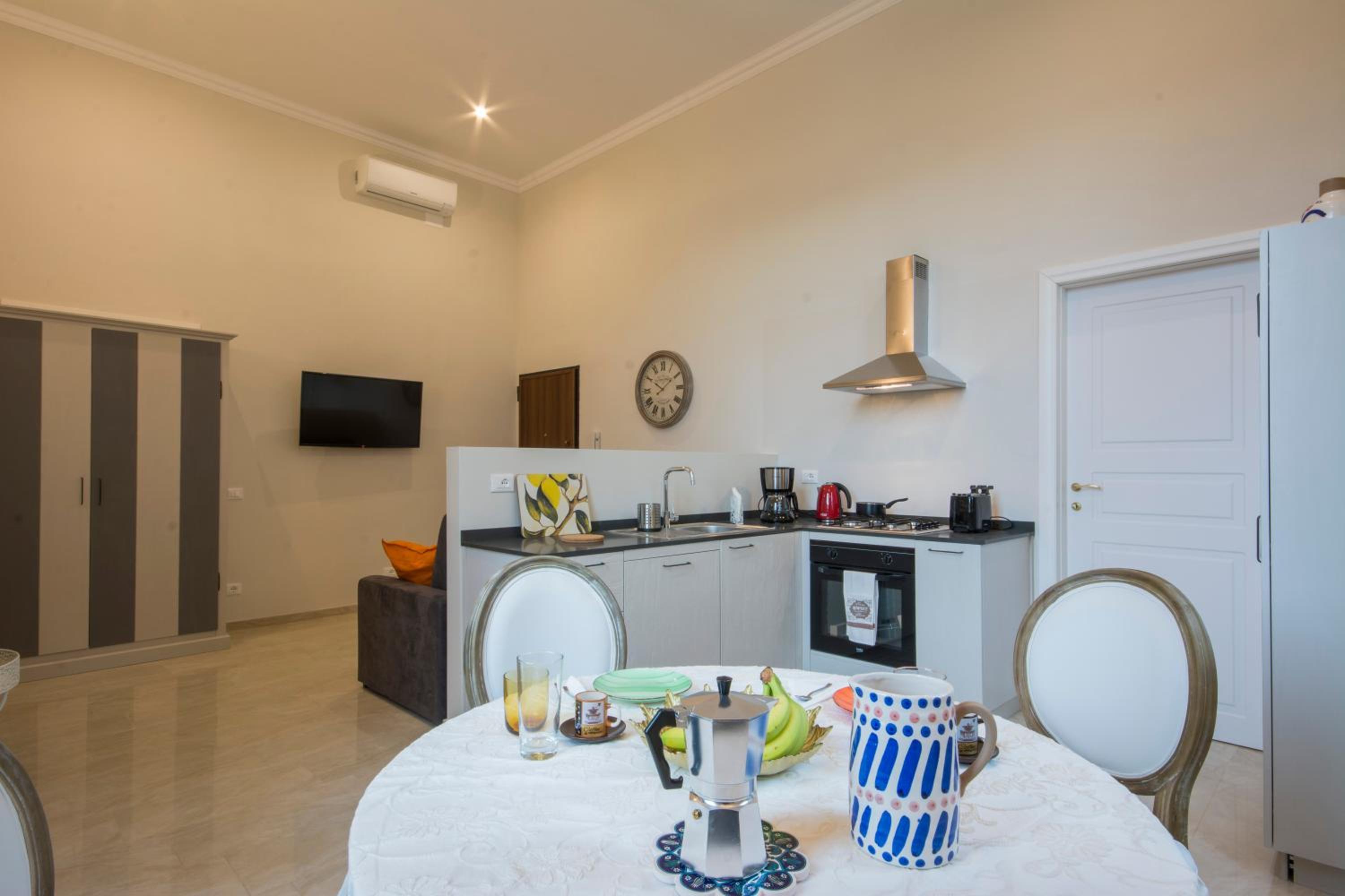 Фото Iris Apartments