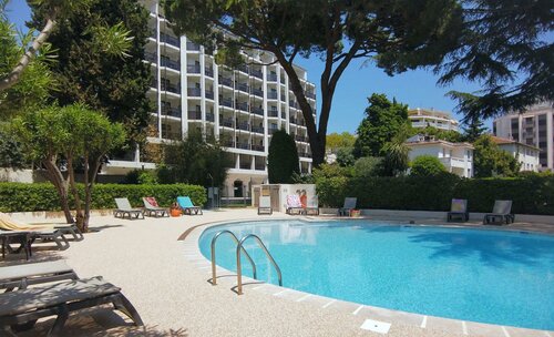 Гостиница Resideal Premium Cannes в Каннах