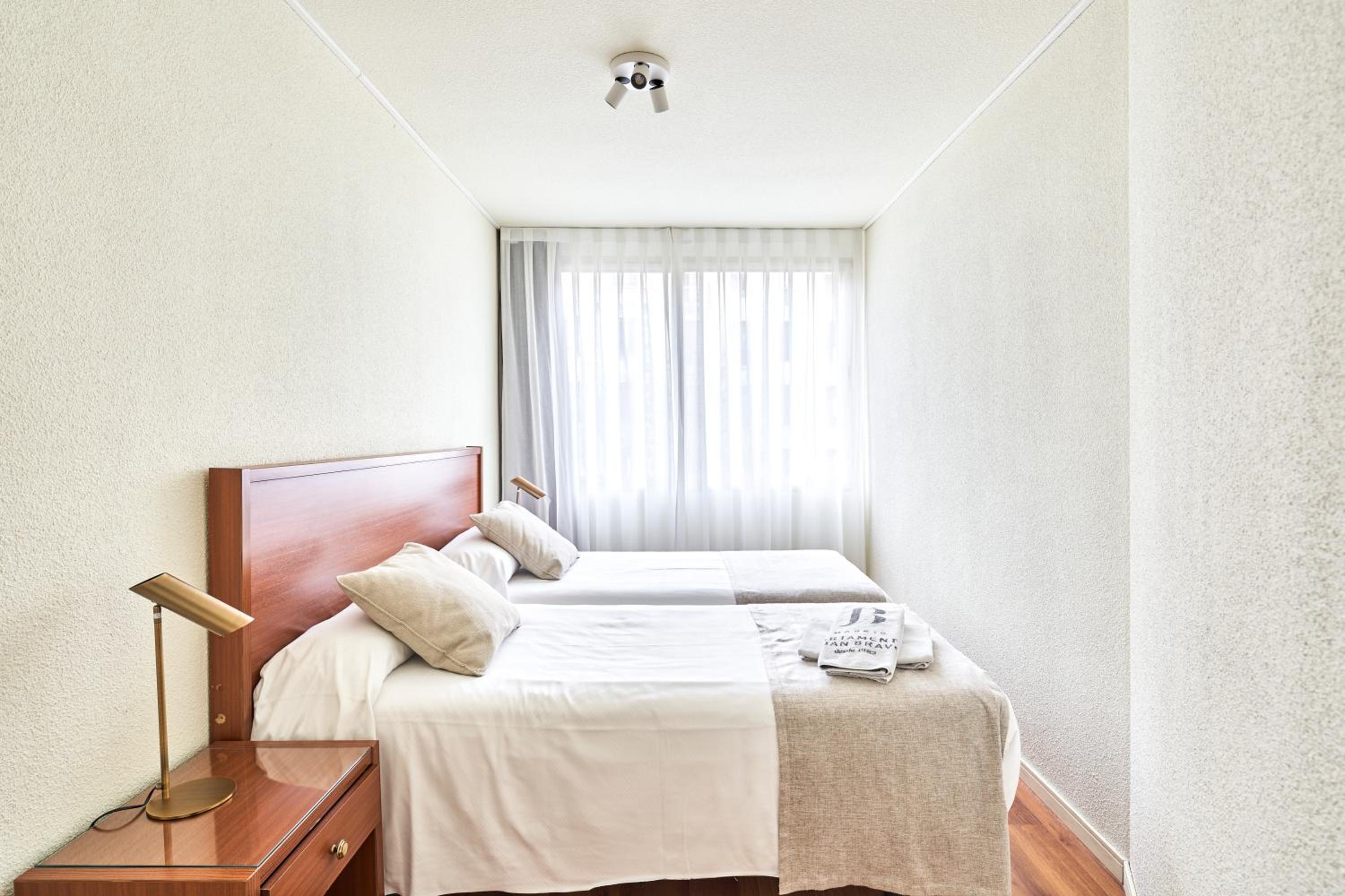 Фото Apartamentos Juan Bravo