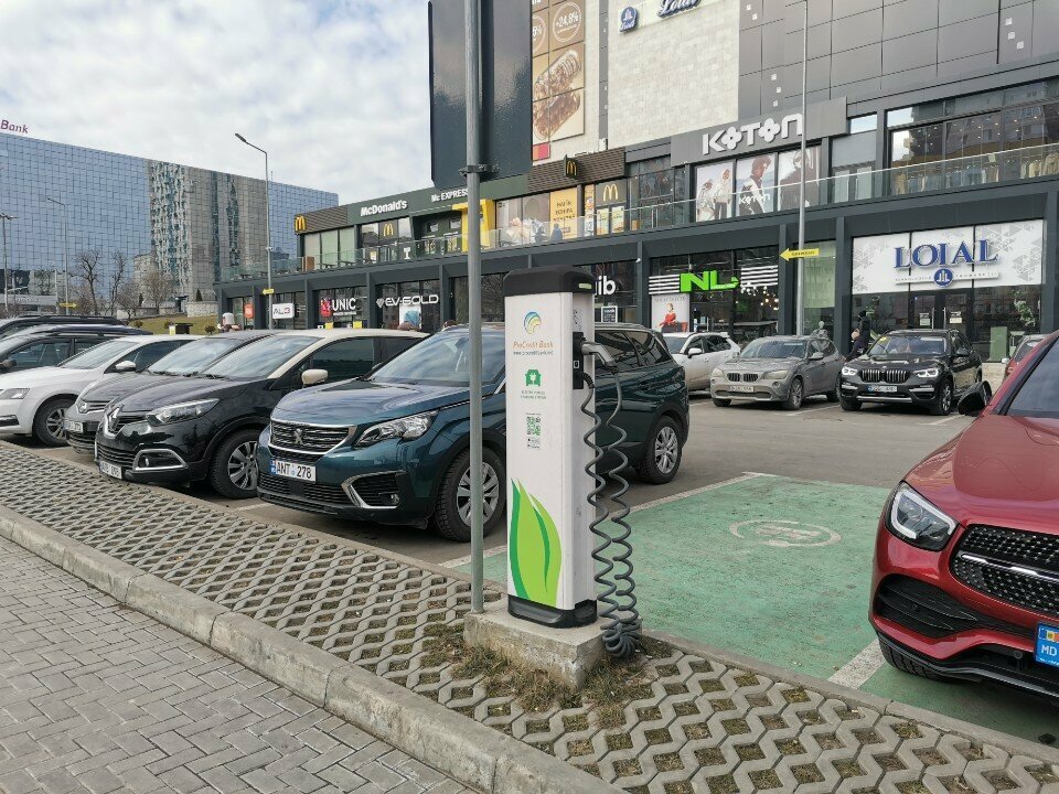 Estación de carga de vehículos eléctricos Electric car charging station, , foto
