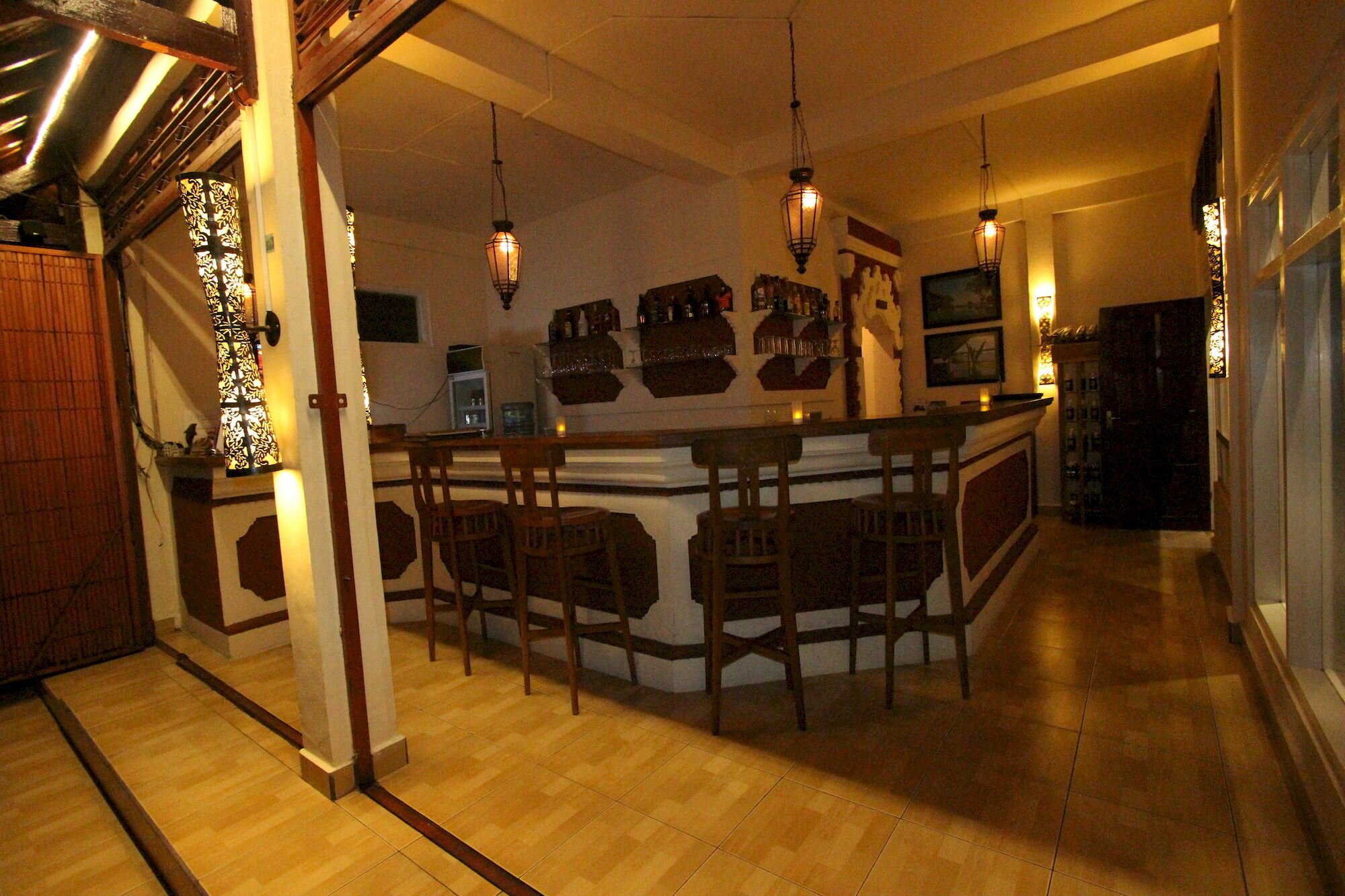 Фото Chonos Hotel Lovina