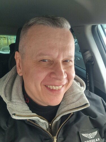 Ол едендерді жуды, ал ол оны трассады.