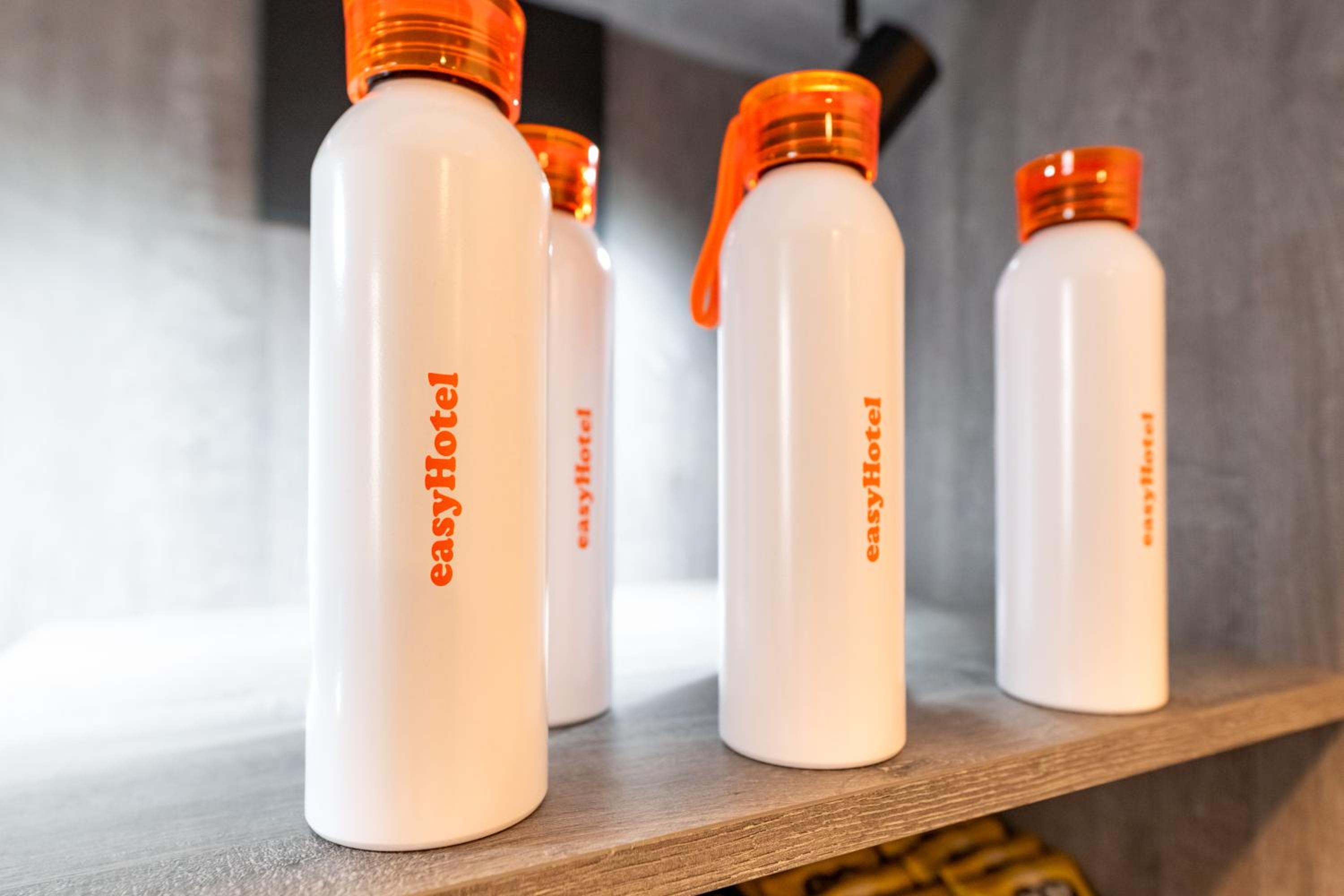 Фото EasyHotel London Victoria