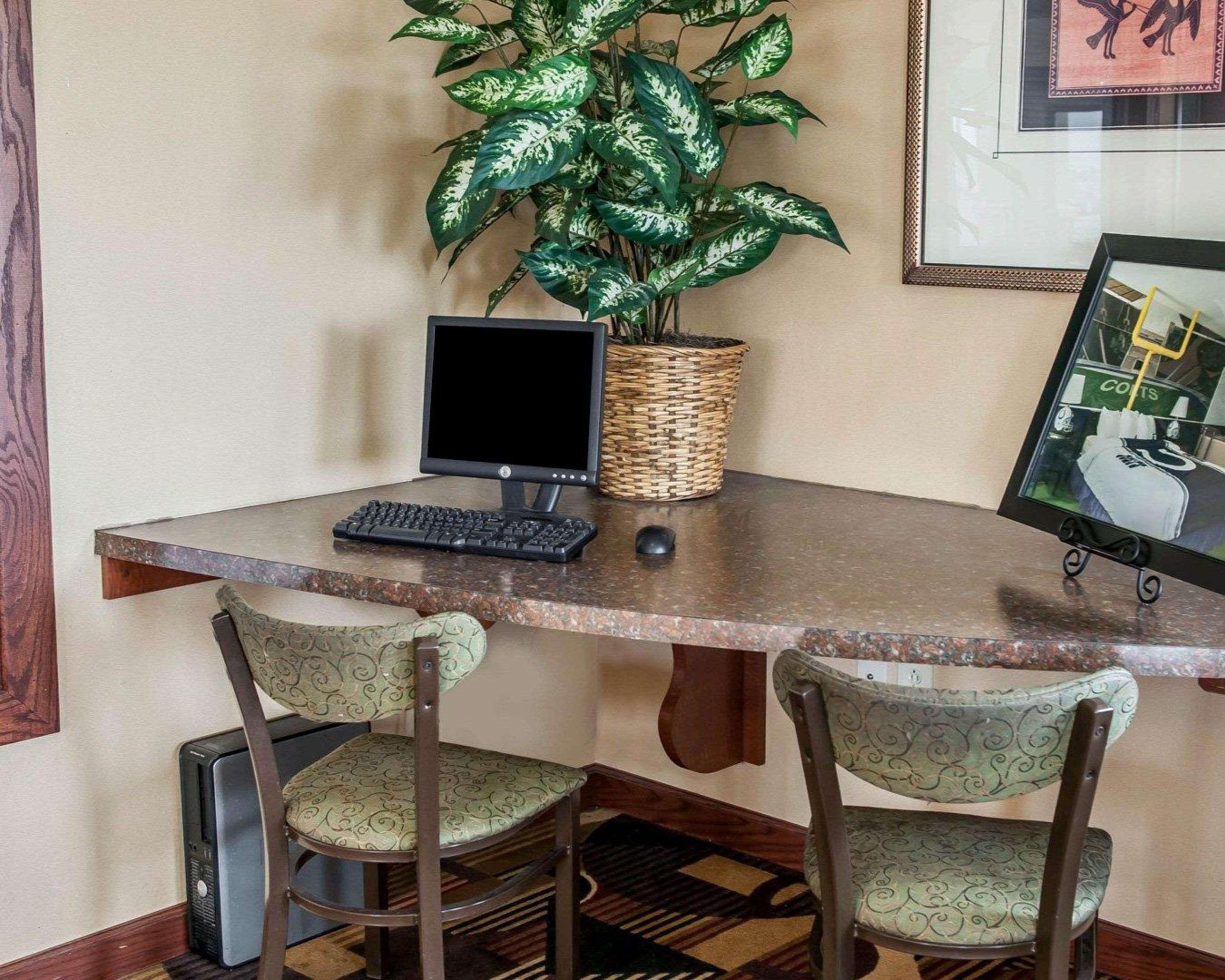 Фото Quality Inn & Suites Greenfield I-70