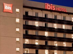 Ibis Paris Porte de Clichy Centre (Île-de-France, Hauts-de-Seine, Clichy, Boulevard Victor Hugo), hotel