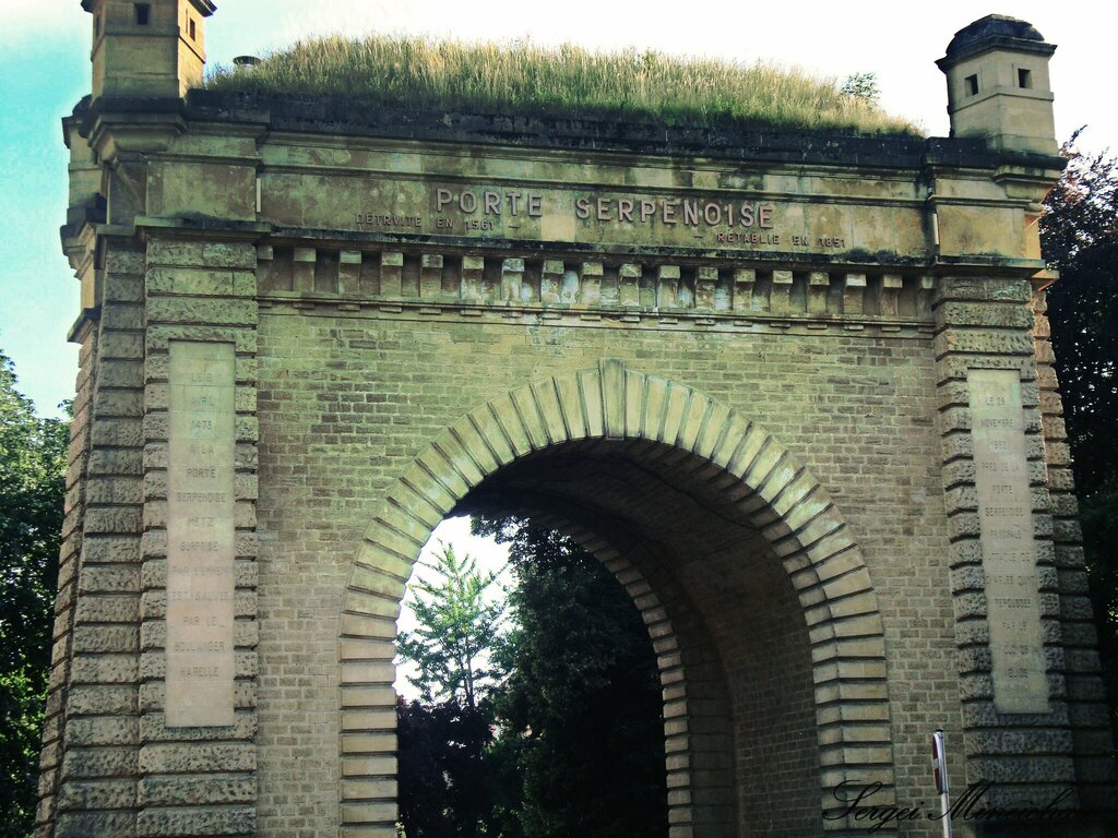 Landmark, attraction Porte Serpenoise, Metz, photo