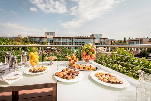 Гостиница Aqualux Hotel Spa Suite & Terme Bardolino в Бардолине