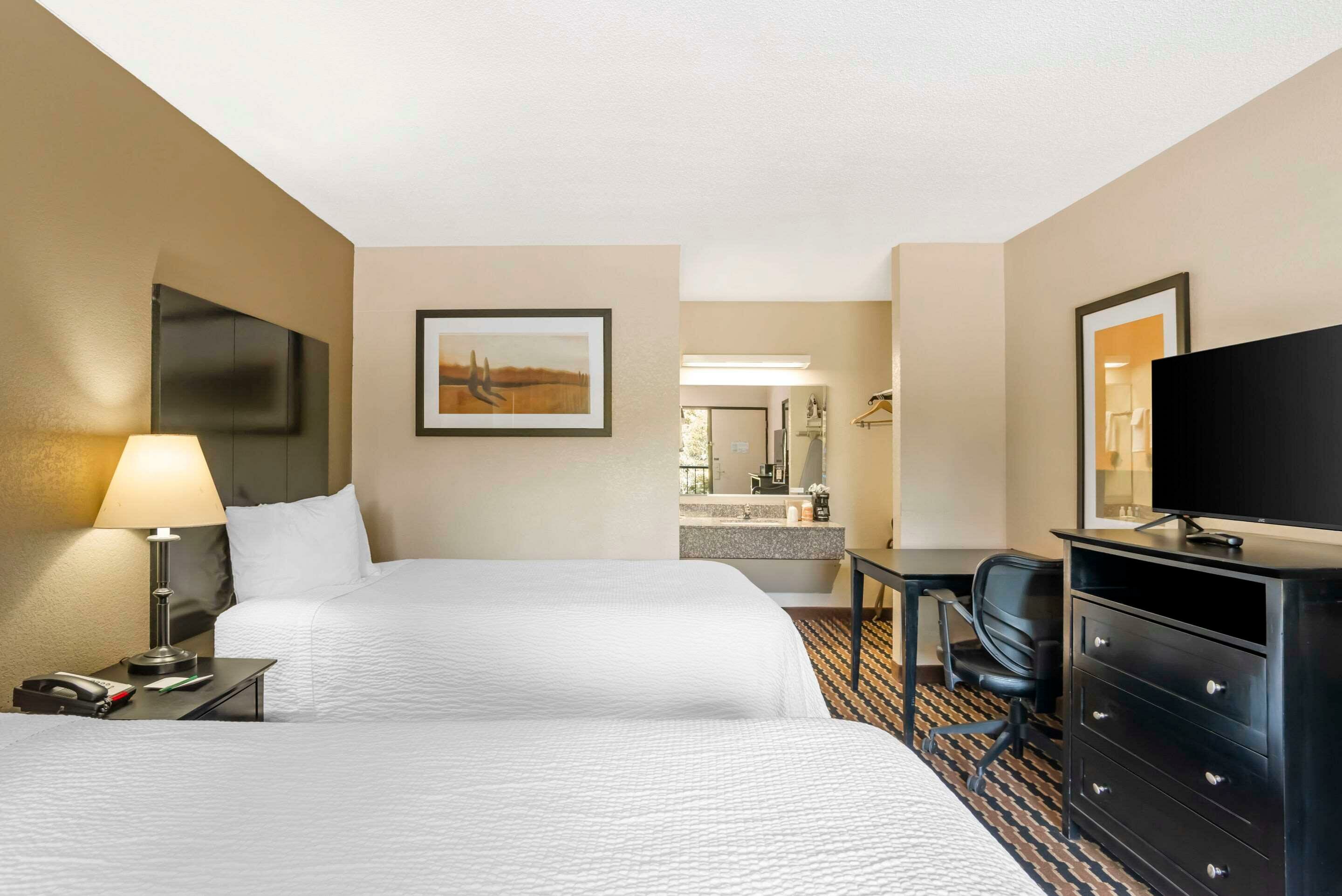 Фото Days Inn by Wyndham Wilkesboro