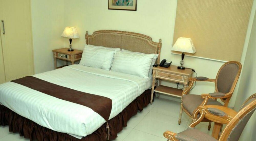 Фото Panoramic Hotel - Mall Road Lahore