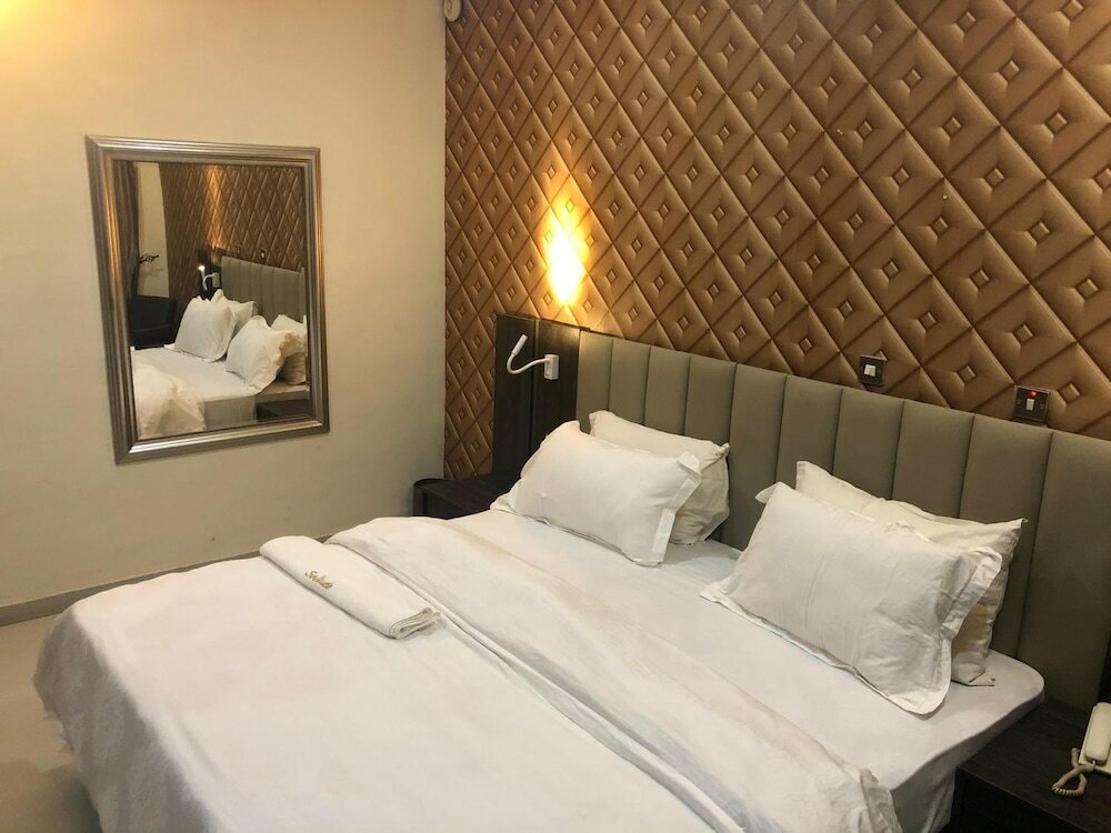 Фото Solitude Hotel Victoria Island