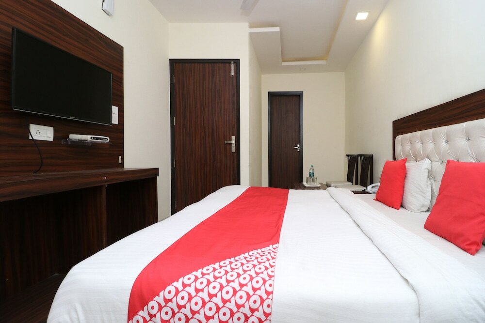 Фото Oyo 28646 Hotel Golden Heart