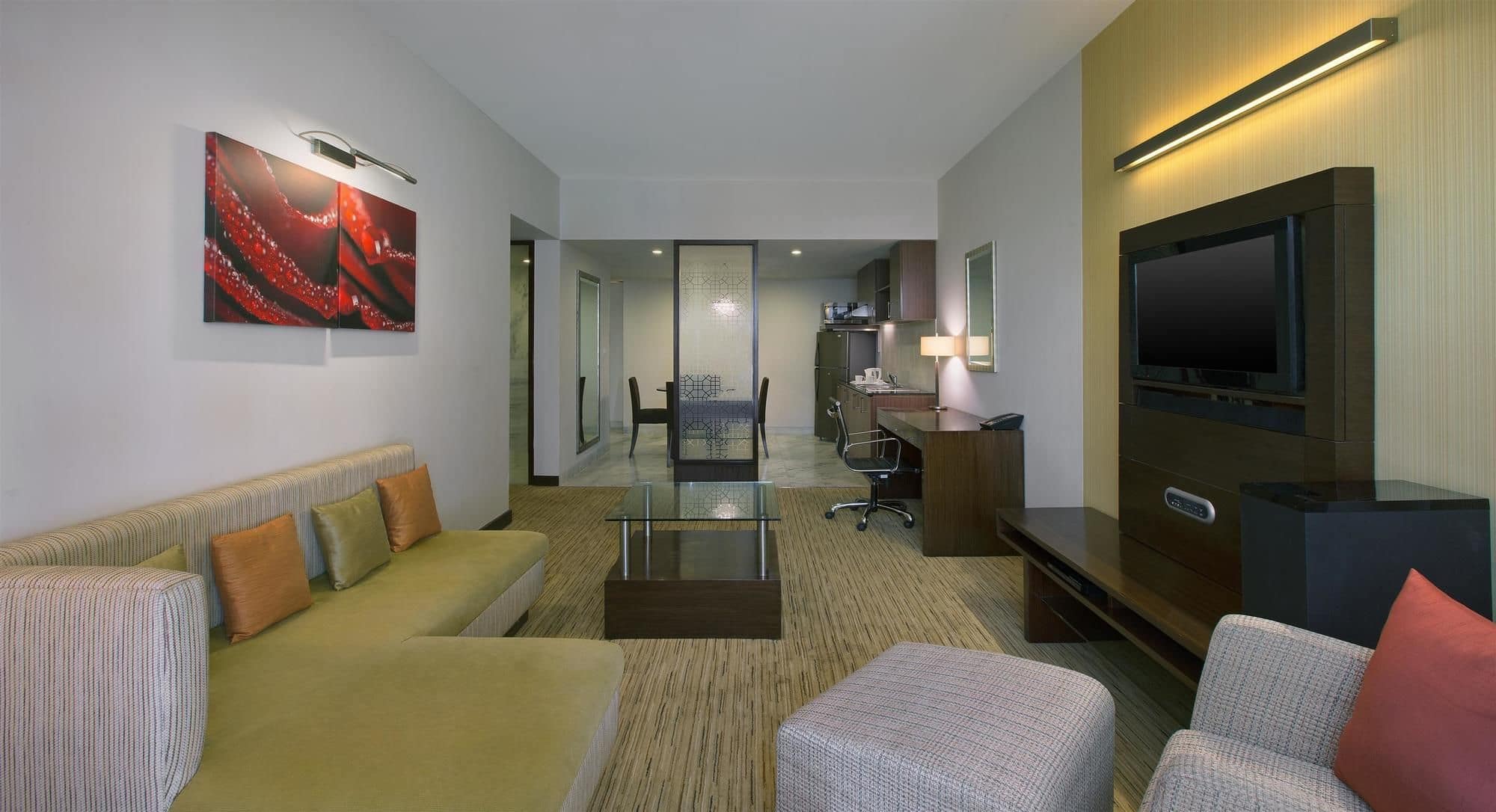 Фото Four Points by Sheraton Hotel & Serviced Apartments, Pune