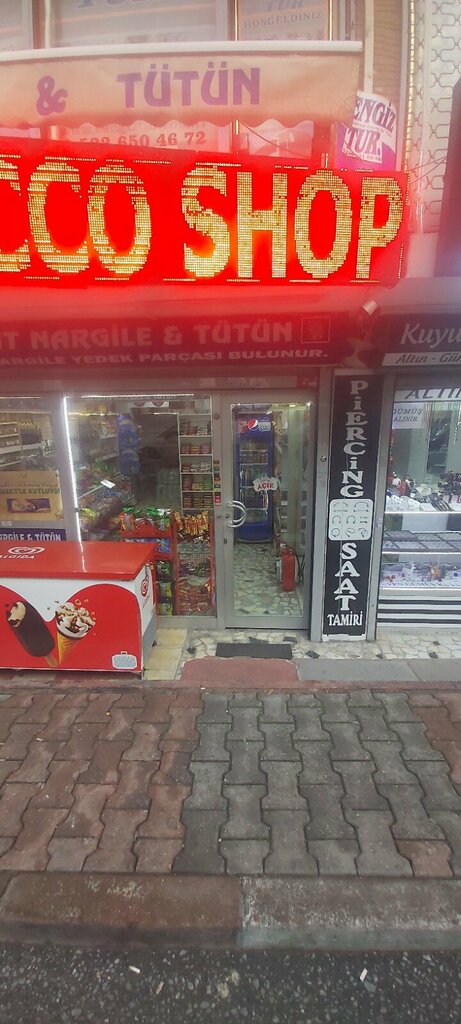 Tobacco and smoking accessories shop Beyazit Nargile & Bufe, Istanbul, photo