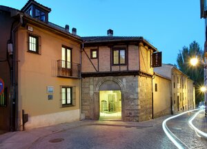 Гостиница Exe Casa de Los Linajes в Сеговии