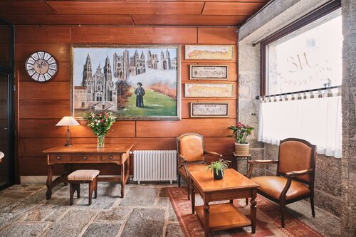 Гостиница Hotel Entrecercas в Сантьяго-де-Компостела