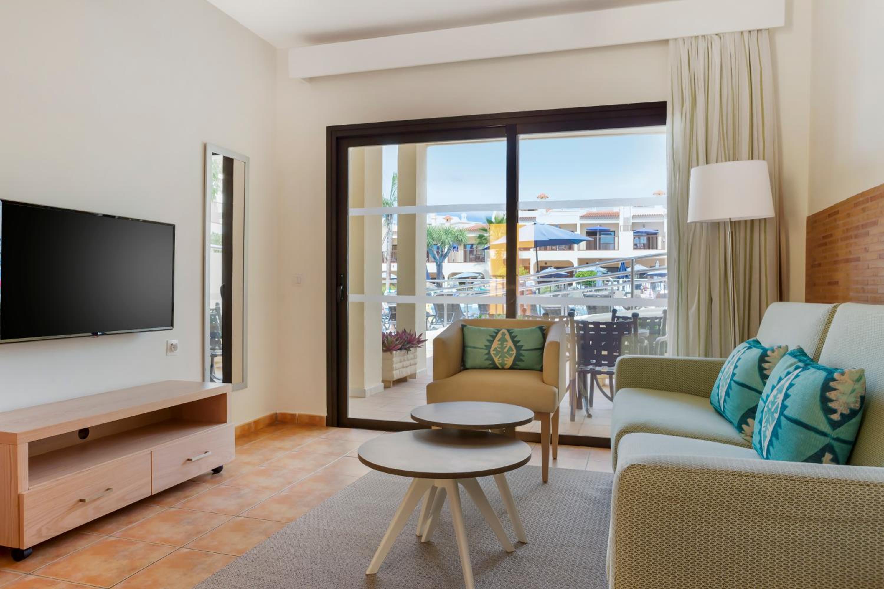 Фото Royal Sunset Beach Club