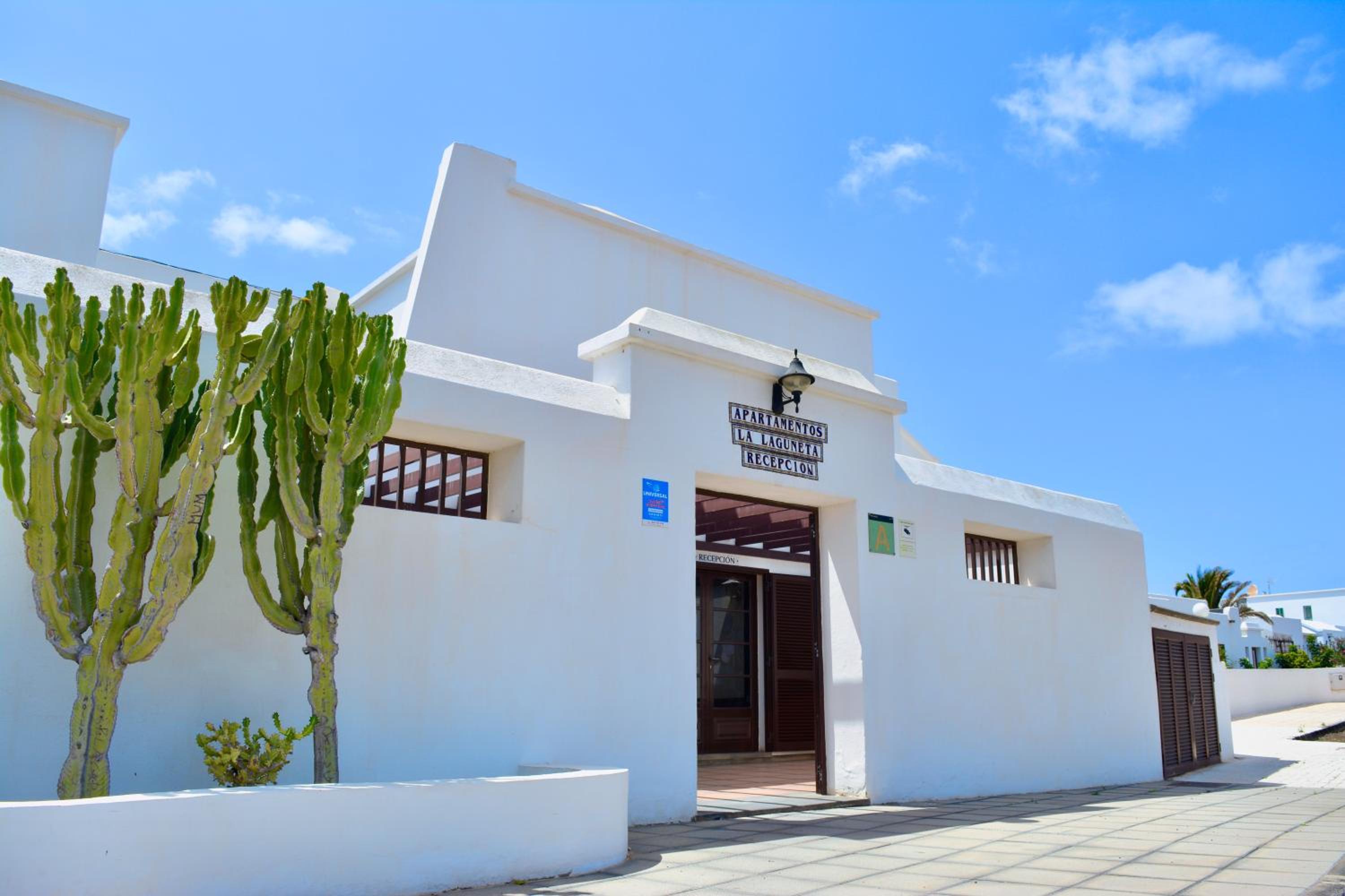 Фото Apartamentos La Laguneta