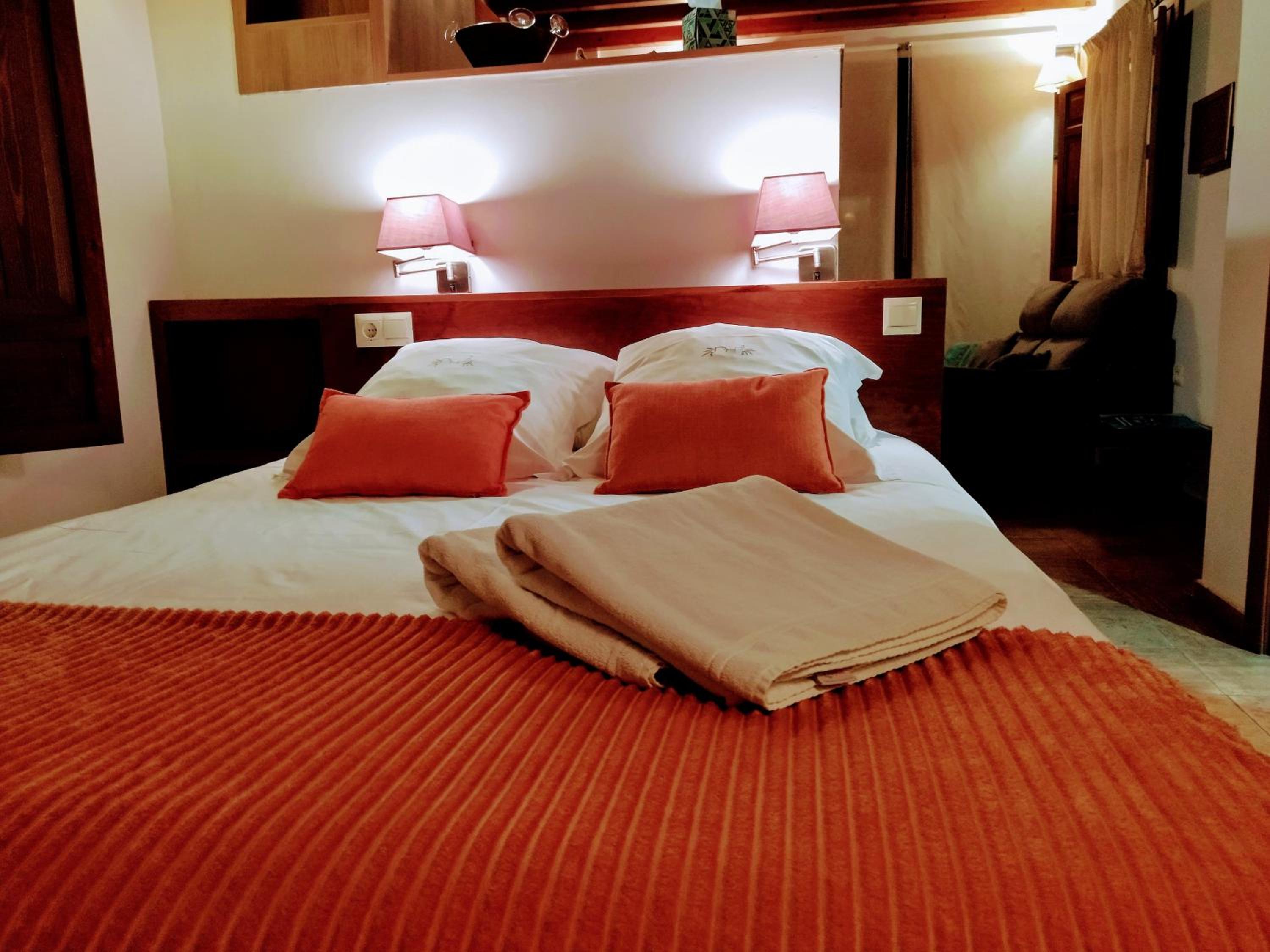 Фото Apartamentos Turisticos Alhambra